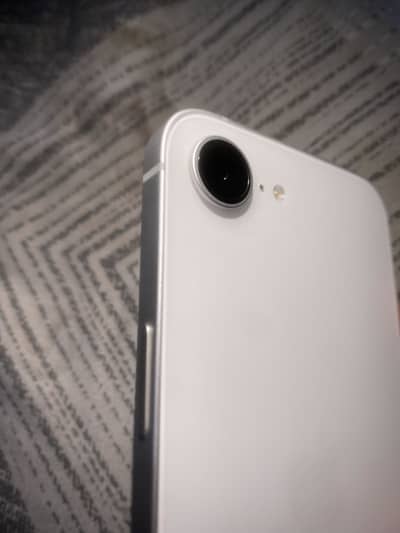 IPHONE 16e white colour 10/10