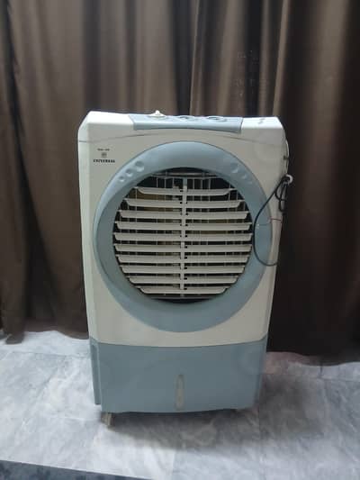 Solar air cooler