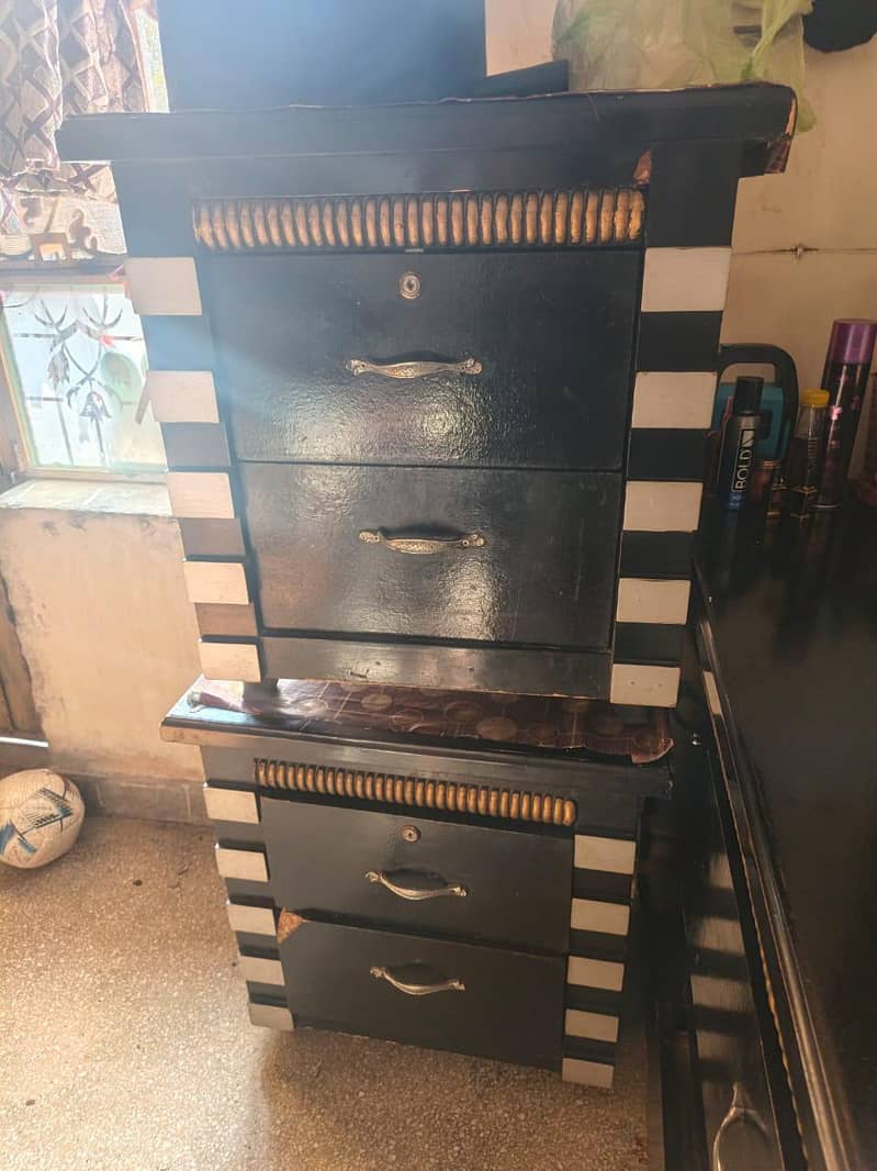 2 side tables 0