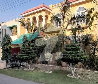 4 YEARS OLD 11-MARLA ELEGANT AND SUPER HOT LOCATED BUNGALOW IS AVAILABLE IN THE BEST BLOCK OF DHA LAHORE.