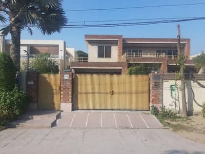 2-KANAL ELEGANT AND FULLY MAINTAINED SUPER HOT LOCATED BUNGALOW IS AVAILABLE IN THE BEST BLOCK OF DHA LAHORE.