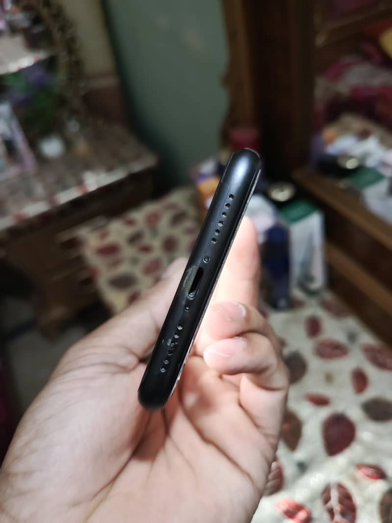 iPhone 11 3