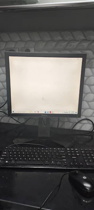 HP Desktop Computer Full Set for Sale (Dell Monitor + Accessories)
