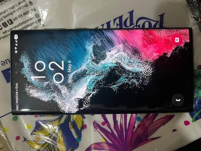Samsung S22 Ultra  12 / 512 PTA Approved just minor glass damage