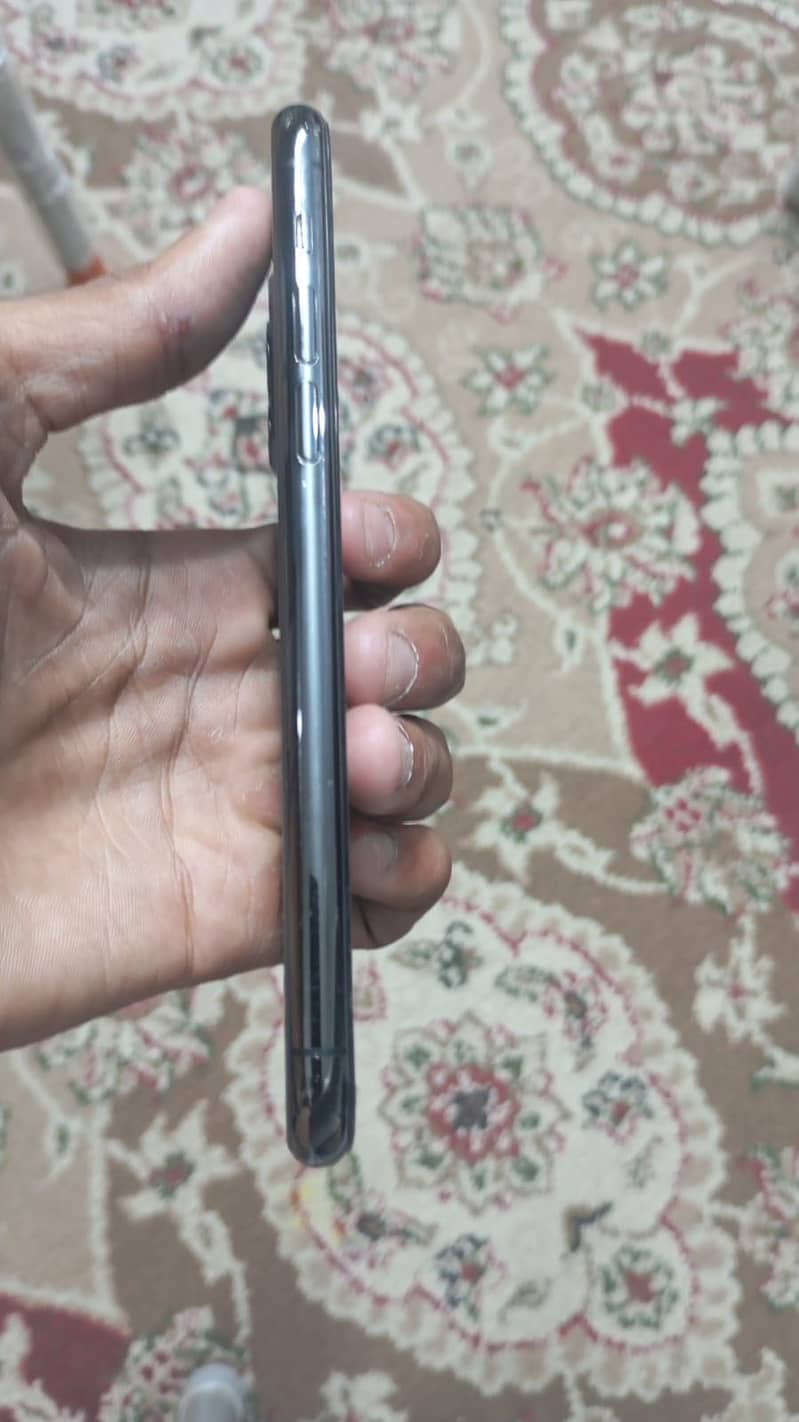 iPhone 11 Pro 1