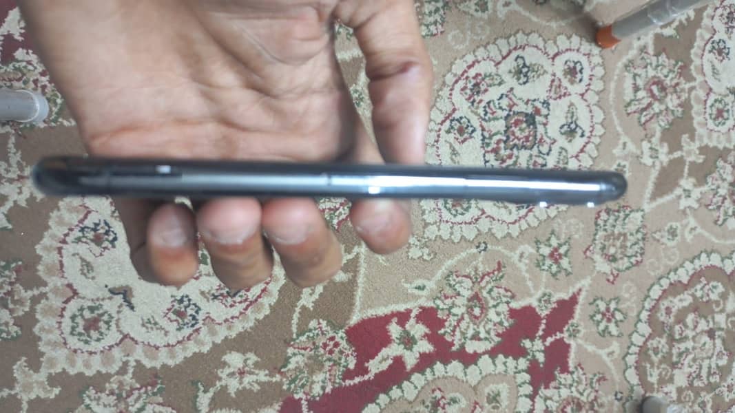 iPhone 11 Pro 4