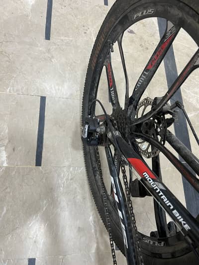 Mountain and sports cycle conditions like new