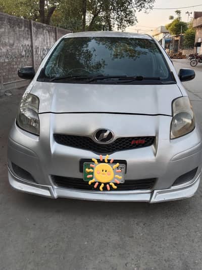 Toyota vitz 8/13