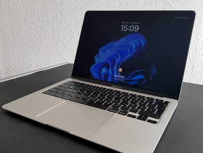 Apple MacBook Air 13.3" 2020, M1 Chip, 8GB RAM, 256GB SSD (A2337)