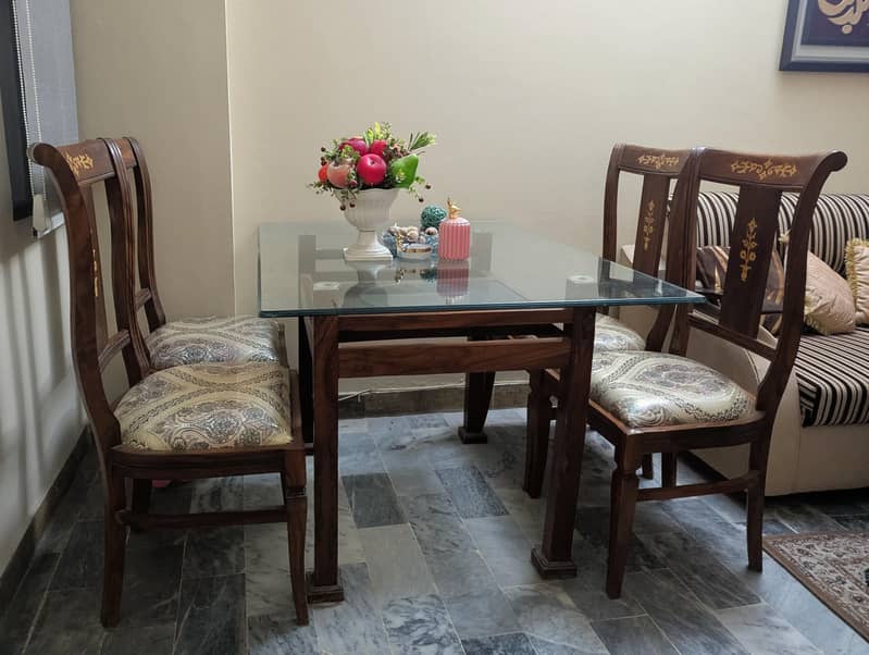 Dining Table Excellent condition 0