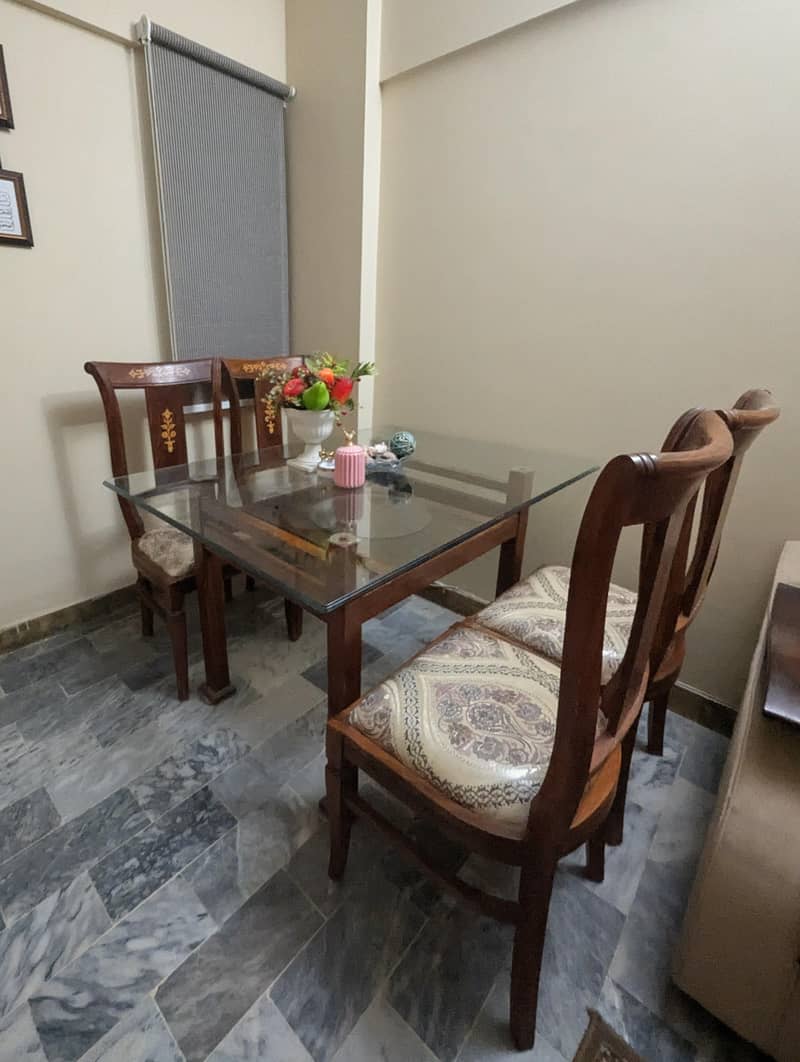 Dining Table Excellent condition 2