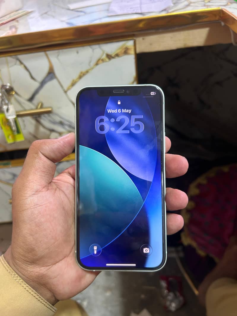 Apple iPhone 12 6