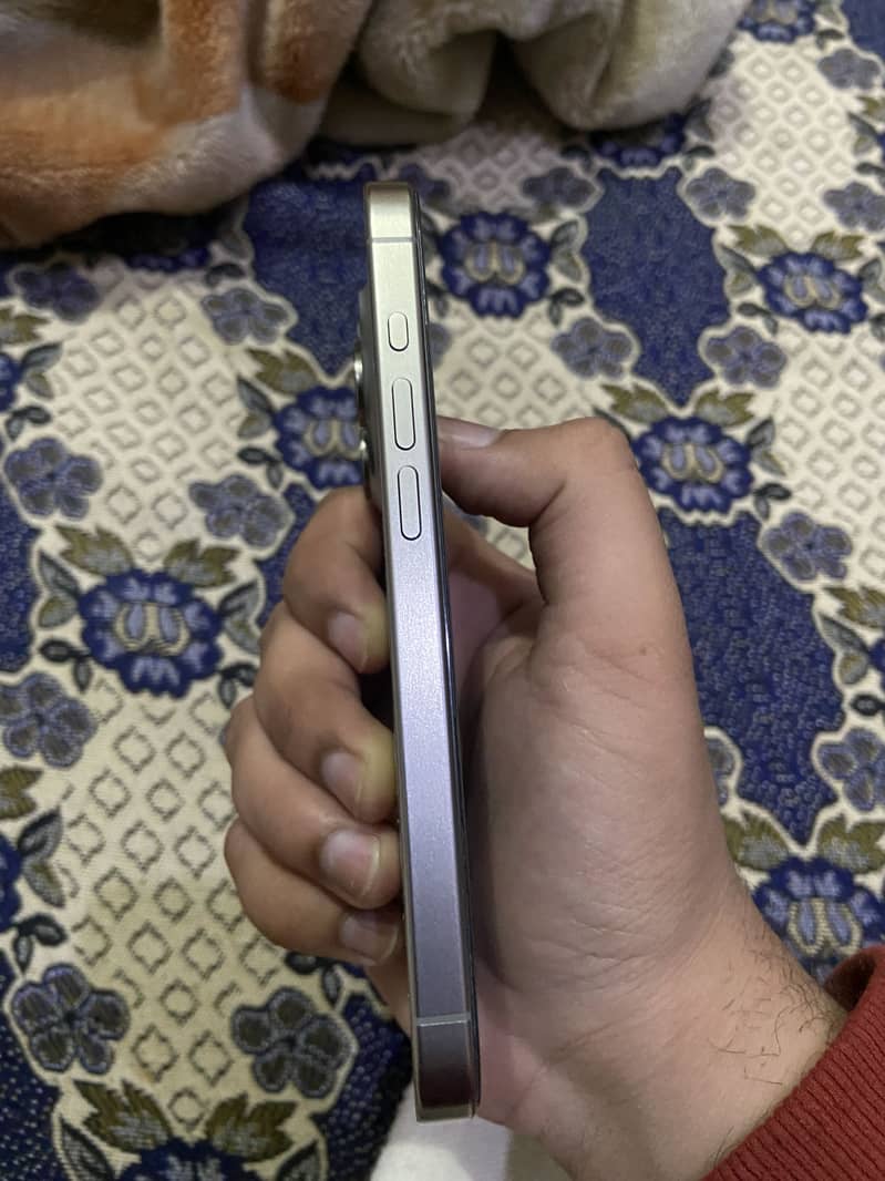 iPhone 15 PRO 2