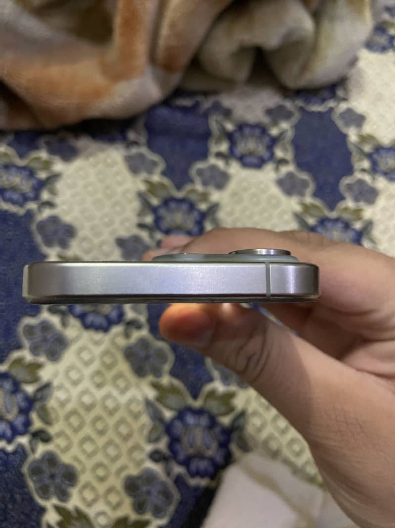 iPhone 15 PRO 4
