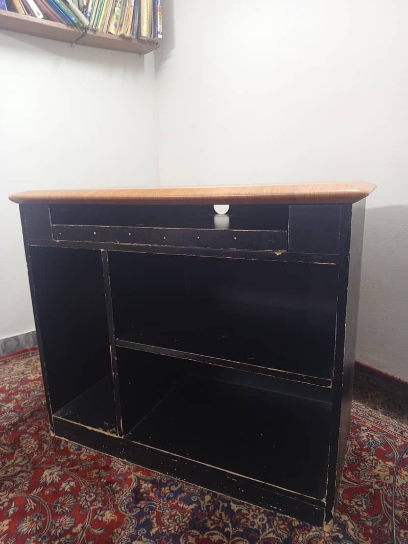 office/gaming table 0