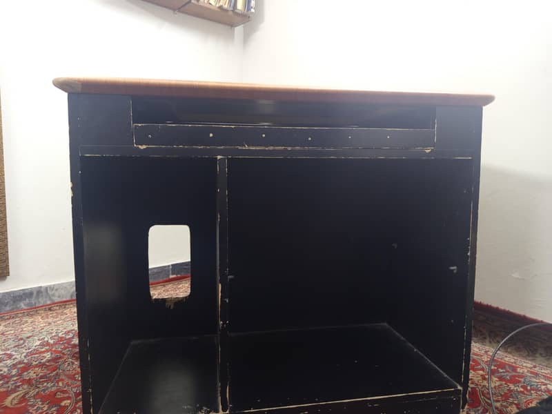 office/gaming table 4