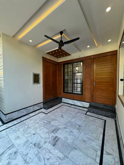 5 MARLA BRAND NEW HOUSE AVAILABLE FOR SALE