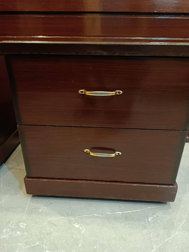 complete Bed Set with dressing table 9