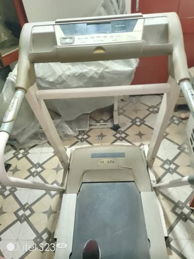 Running machine for sale. : 10x8. Condition: All