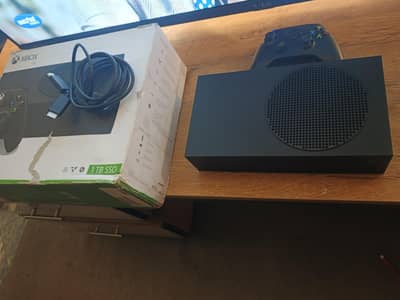 Xbox series s 1Tb with box