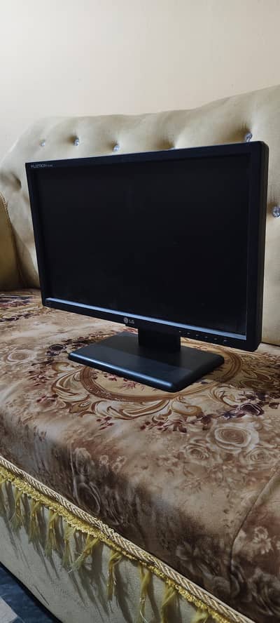 19 inch lg all ok koi masla nai ha 03277787736