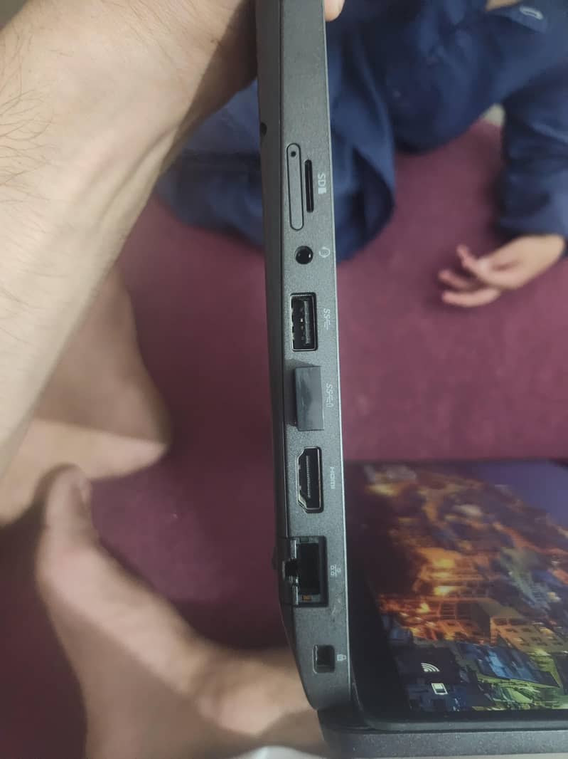 Dell Precision 3541 1