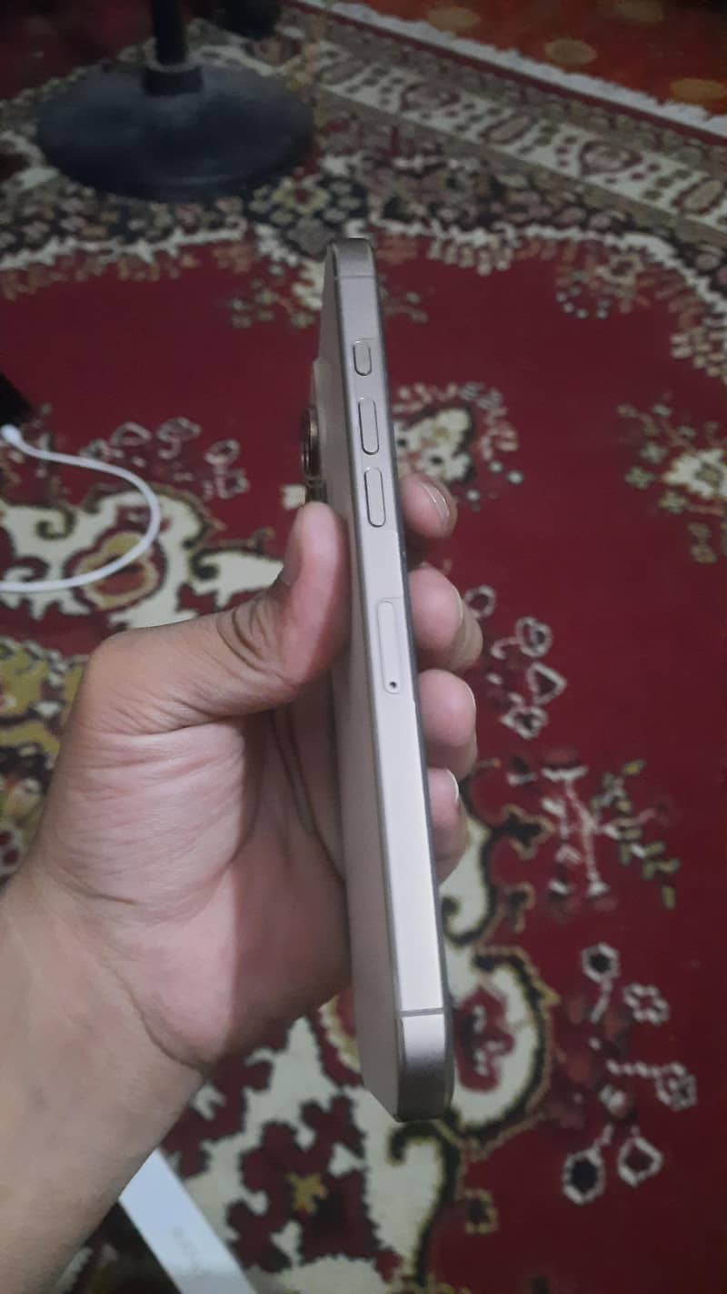iphone 16 pro max  Read description 4
