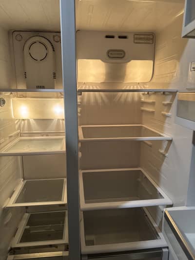 Double door refrigerator