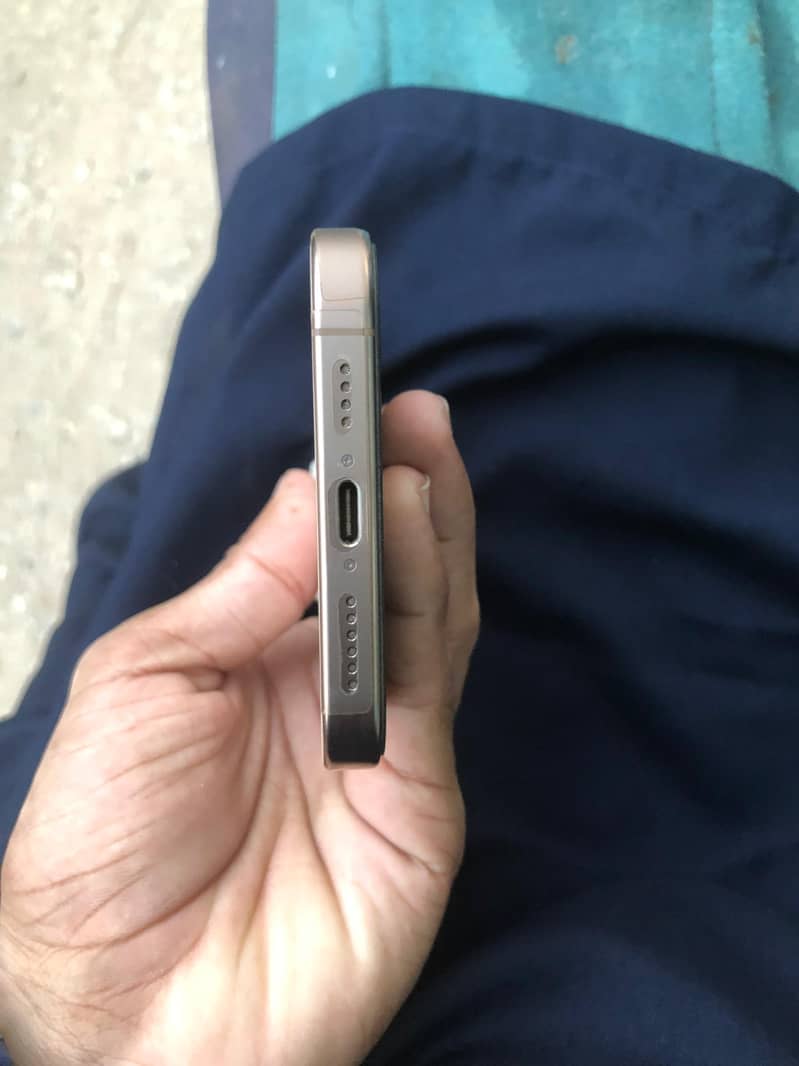 iphone 16 pro max 1