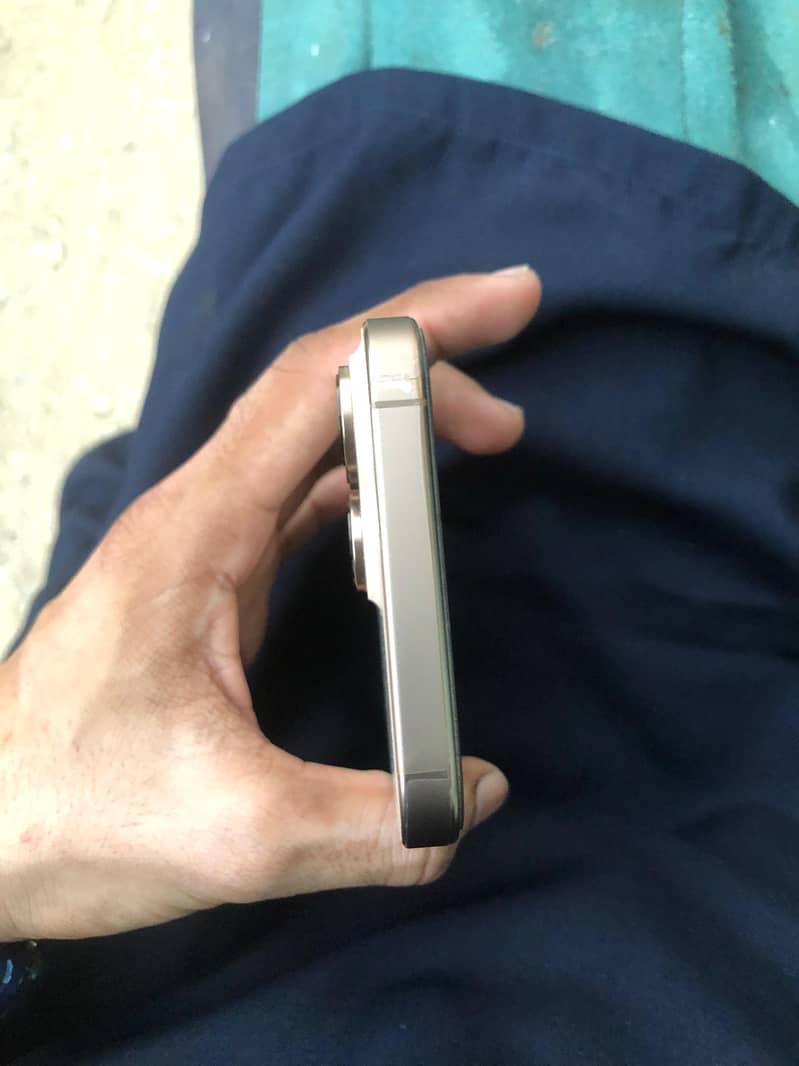 iphone 16 pro max 2