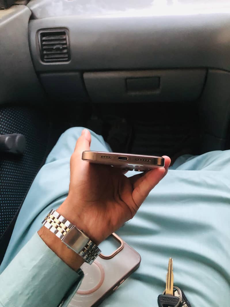 iphone 16 pro max 4