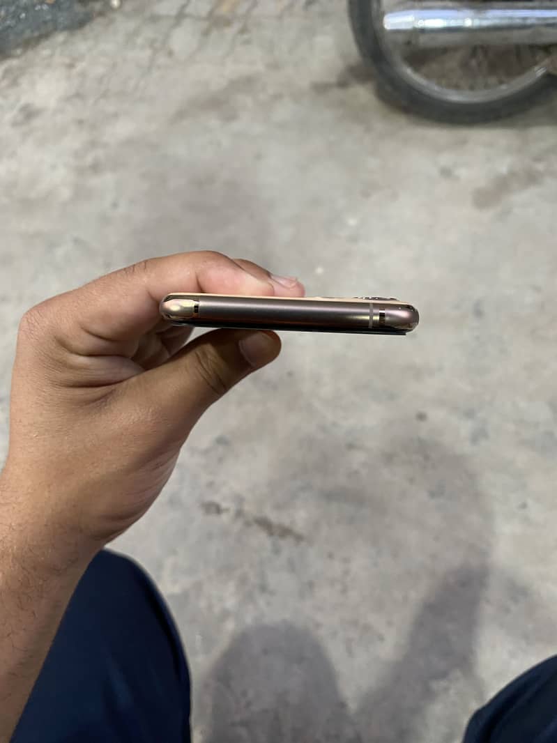 iPhone 11 Pro 3