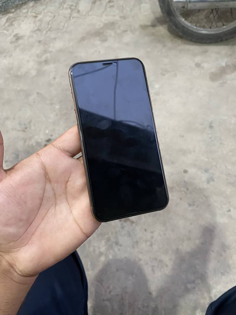 iPhone 11 Pro 4
