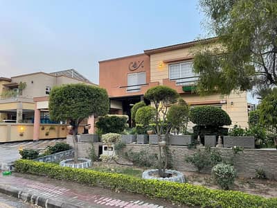 Bahria Town Phase 7, 1.5 Kanal Designer House Perfectly Constructed Outstanding Location Near To Masjid Park School And Commercial Area