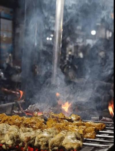 bbq ky liyay larkay ki zaroorat hy need a boy for a BBQ agar bahir ka