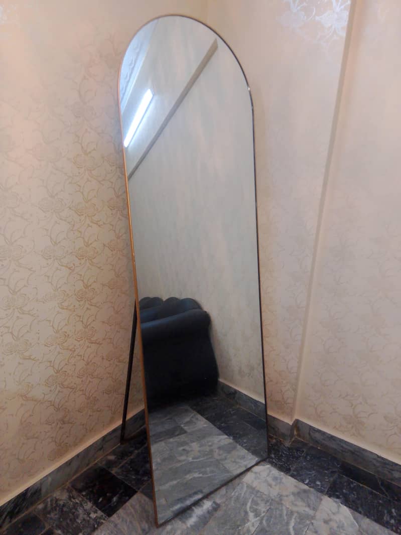 stand mirror 0