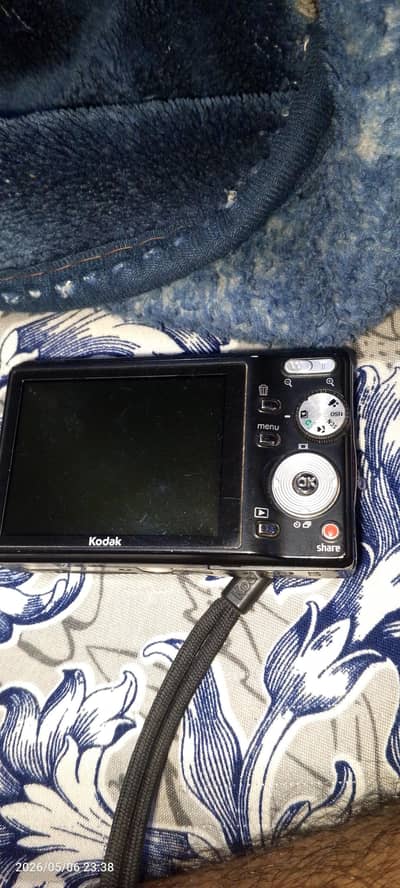 kadak camera battery available no charger 7000 rs