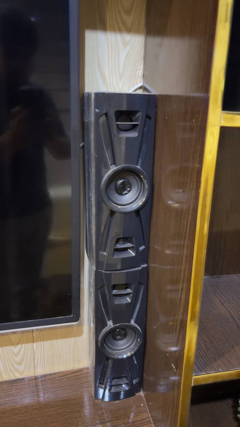 RCA 8 speaker 1