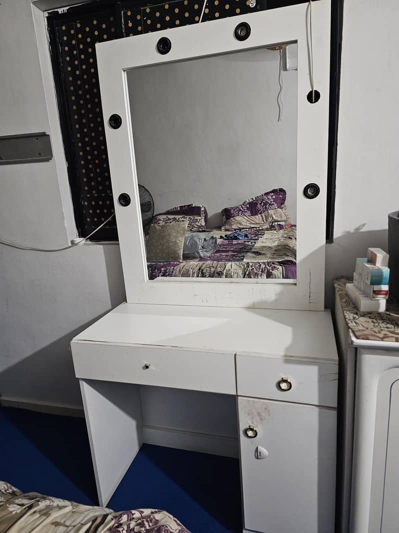 Dressing Table 3