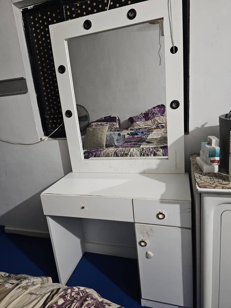 Dressing Table 4