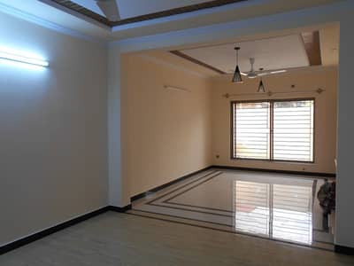 Upper Portion Sized 14 Marla Available In I-8/3