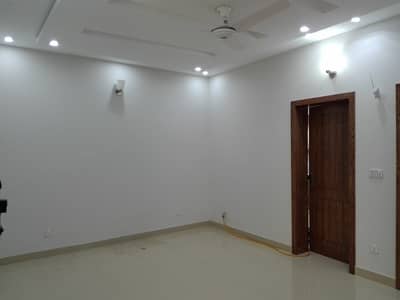 Unoccupied Upper Portion Of 14 Marla Is Available For rent In I-8