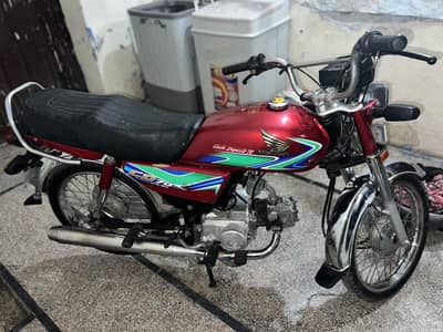 2017 model hai last ka 18 ka sticker  fast owner