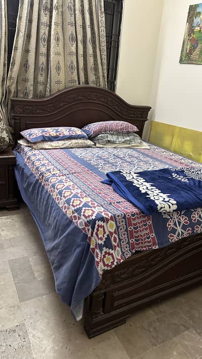 Complete bed set with King size bed, dressing table, 2 side tables