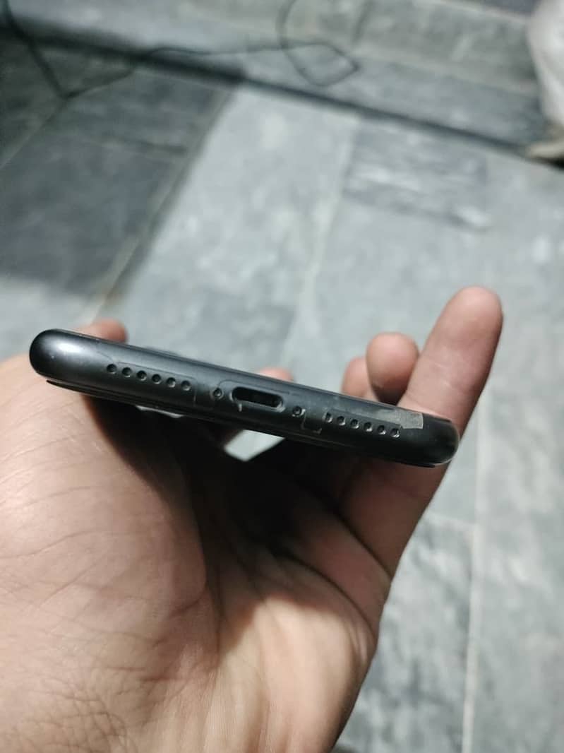 iPhone 11 5