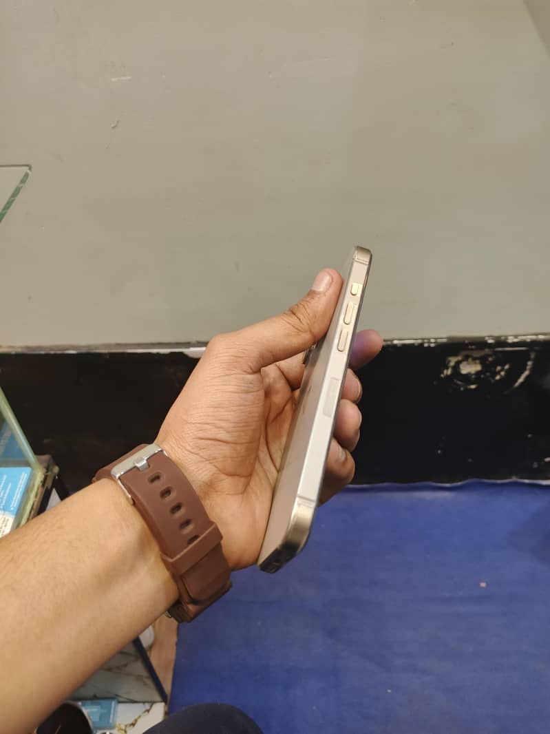iPhone 15 pro 3
