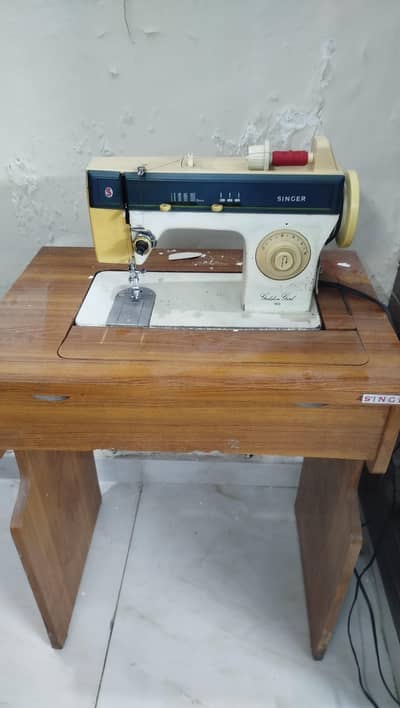 Singer Golden Girl Sewing Machine