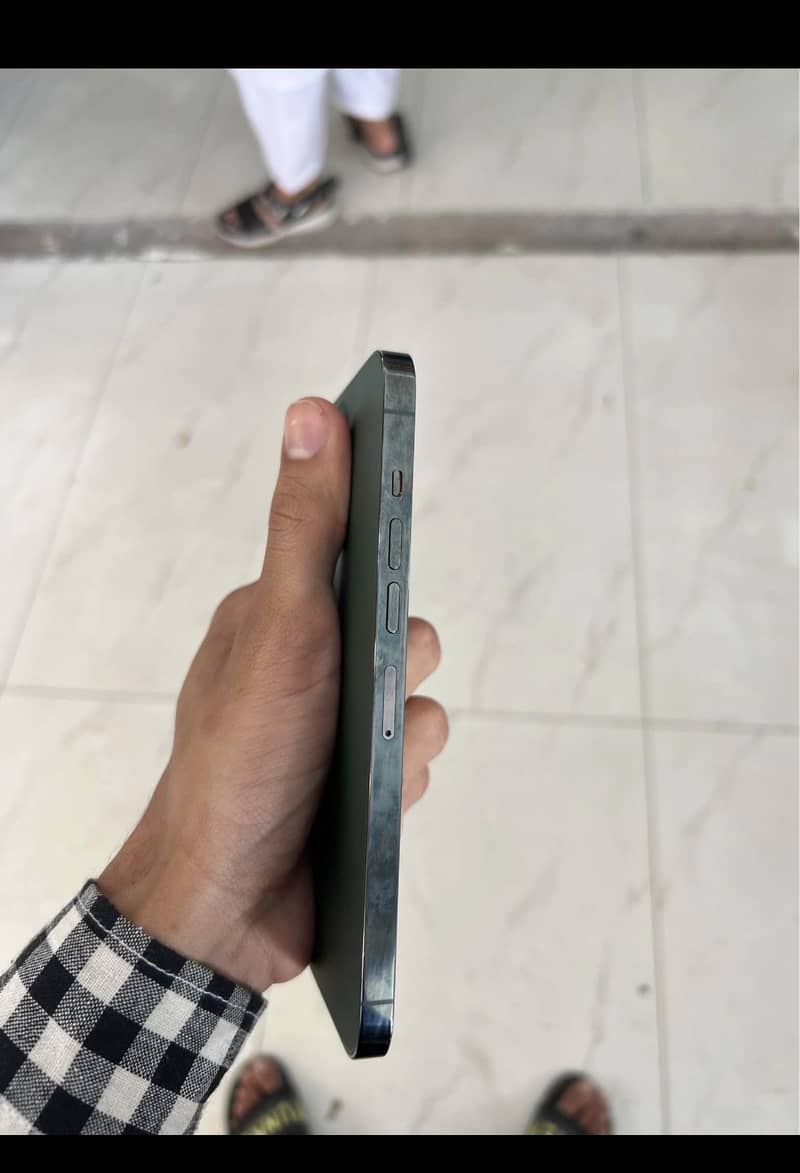 iPhone 13 Pro Max 4