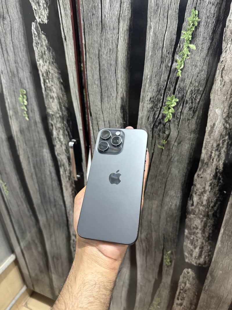 iPhone 15 pro max 2