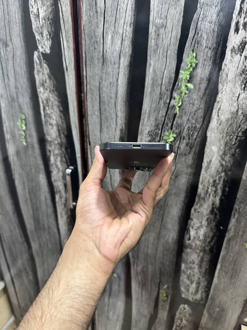 iPhone 15 pro max 5